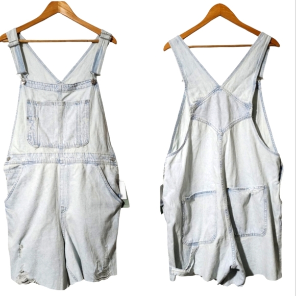 Pants - Nwt light blue denim short overalls